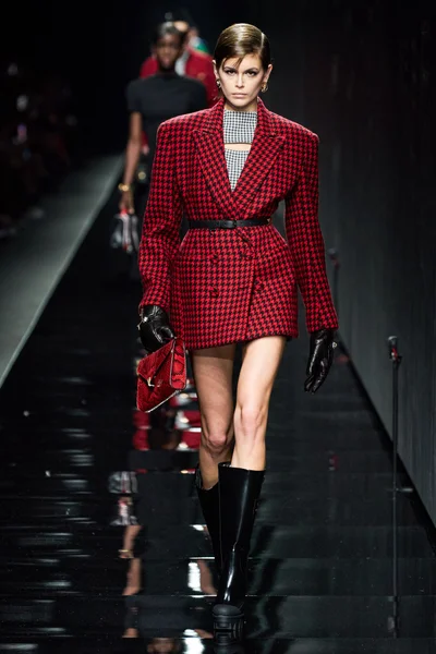 Look 10
